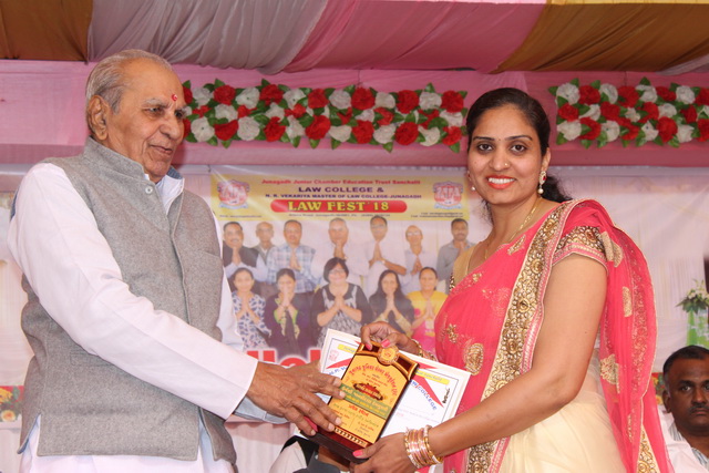 Dynamic Students of Law Ins